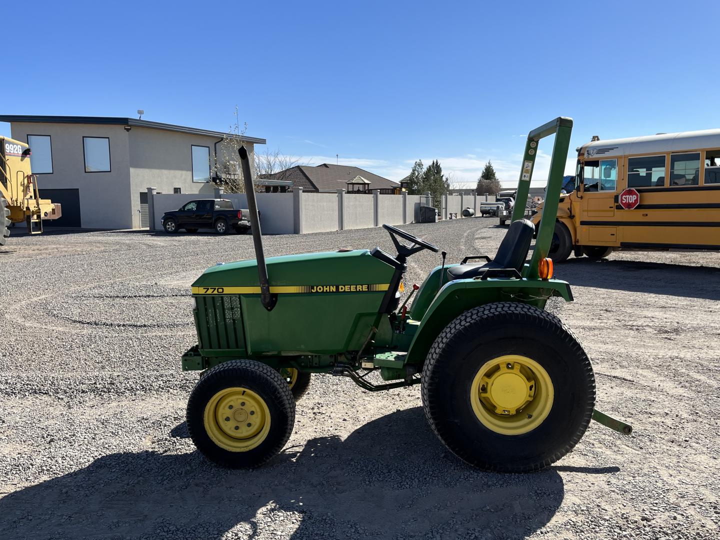 TRACTOR JOHN DEERE 770